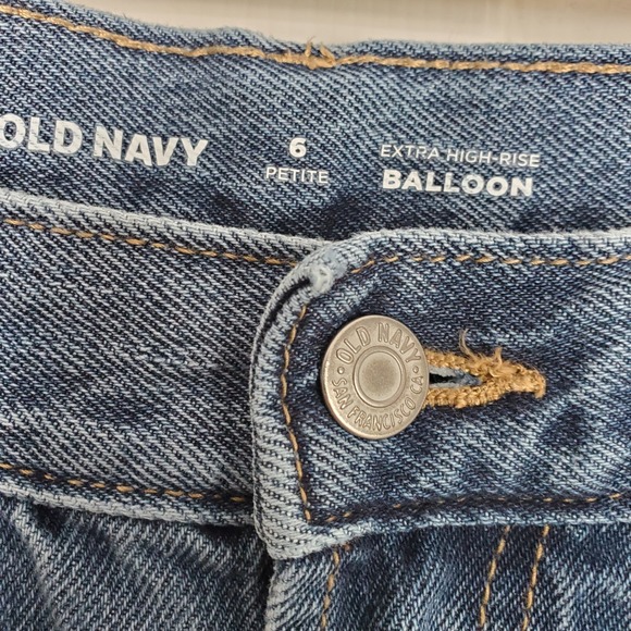 Old Navy Women's Petite Size 6 Extra High Rise Balloon Jeans Medium Wash - Picture 4 of 7